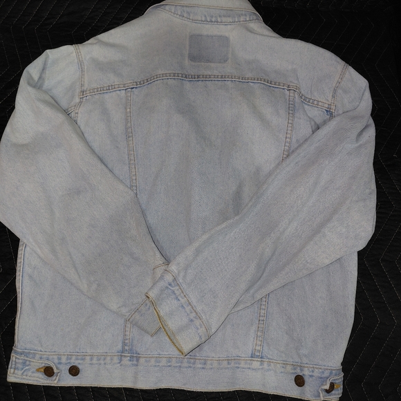 Levi's Classic Stone Washed Denim Jacket - Picture 7 of 7